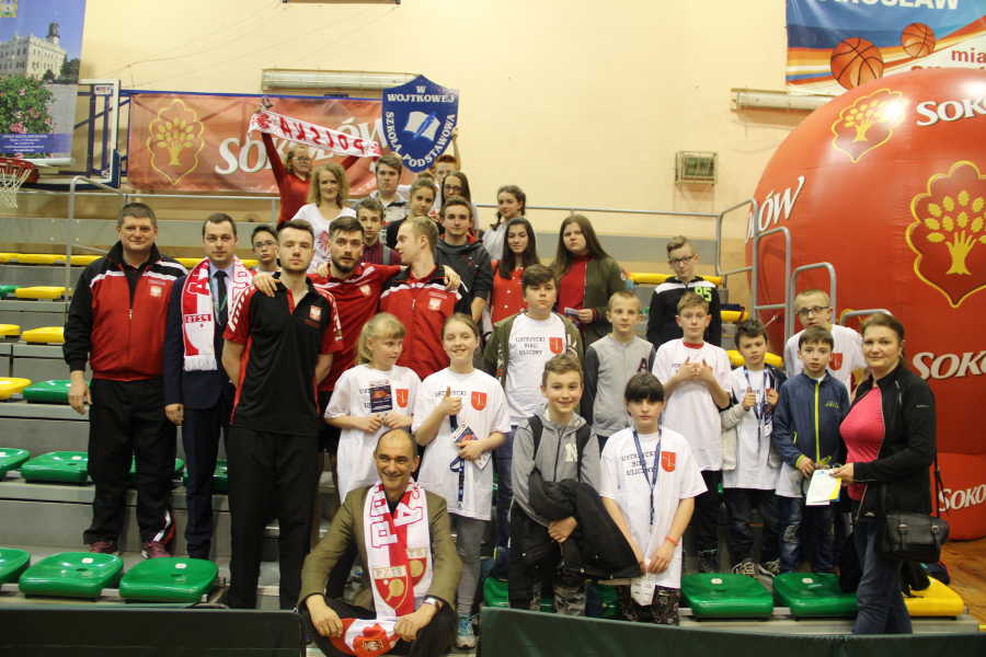 Ustrzyccy uczniowie na meczu reprezentacji Polski